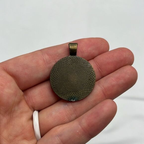 6 Vintage Necklace Pendants; Fish, Flower, Wanderer, Grandma, Beads & Apple - Picture 11 of 16